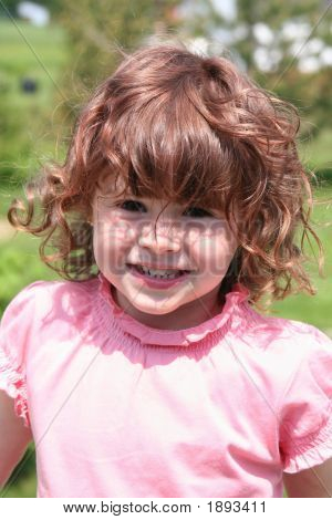 Meisje genomen close-up met rood haar