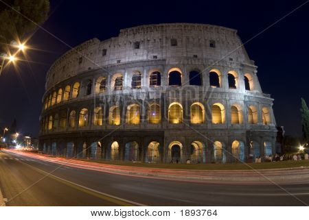 Colosseum i nat skumringen