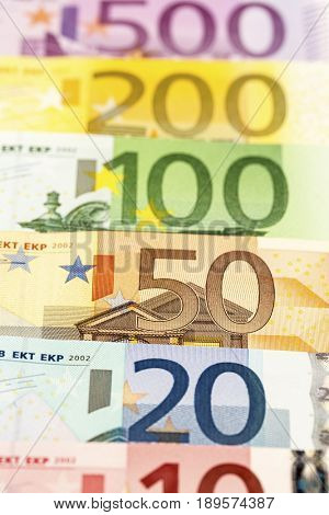 many different euro bills