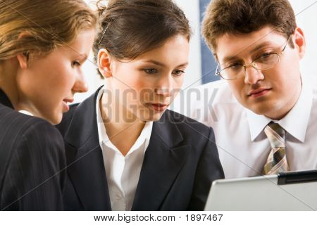 Trabajando en un proyecto juntos