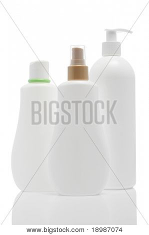 sæt hvid isoleret plastflasker med spray og proportioner for kosmetik