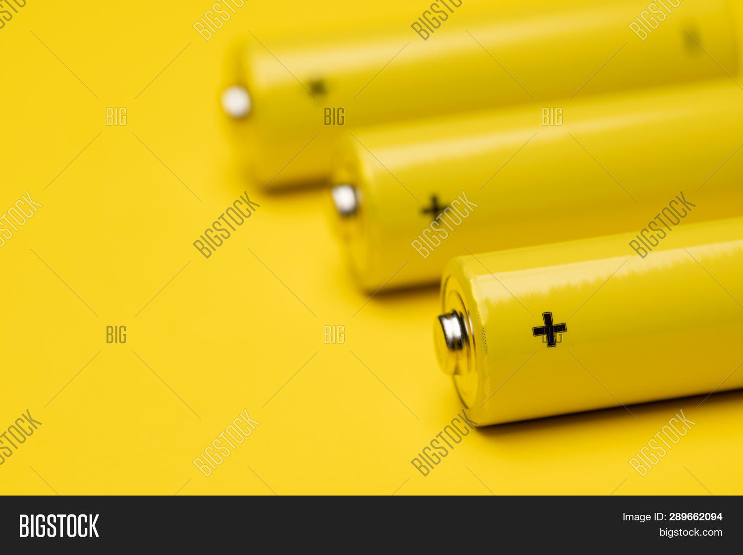 батареи желтого цвета. желтая батарея на айфоне. батарейка желтая. уровень в iphone. почему батарея жёлтого цвета.