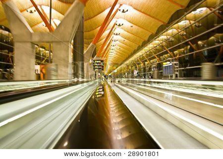 Schießen Sie in dem Flughafen-Terminal T4, Madrid genommen.