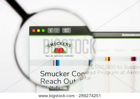 Los Angeles, California, Usa - 13 March 2019: Illustrative Editorial, Jm Smucker Website Homepage. J