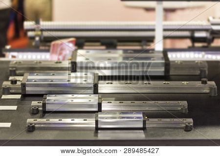 Close Up Many Size Of High Quality And Precision Linear Ball Bearing Guide Of Machine For Industrial