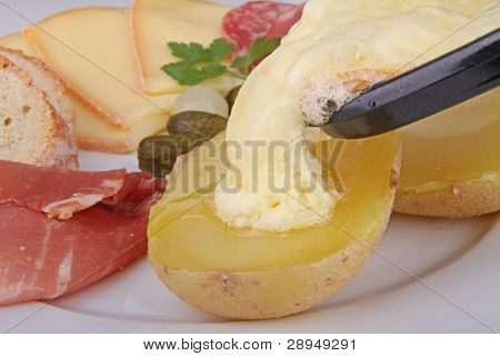 raclette ser z szynki i ziemniaków