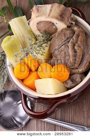 stewpot con stufato di manzo e verdure