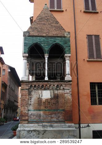 Tomba Dei Glossatori In Bologna, Tomb Of Egidio Foscherari (1291) Near Basilica Of San Domenico, Ita