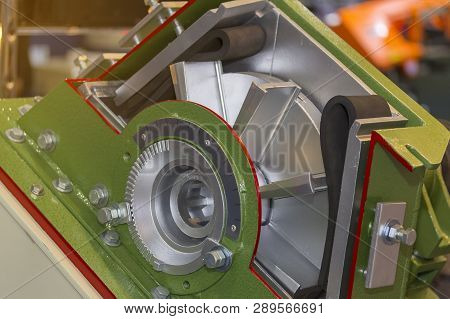 Close Up Cross Section Impeller Set And Blade Of Shot Blast Machine For Industrial