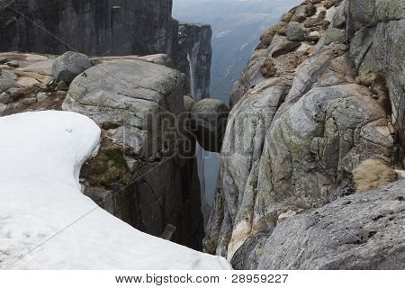 Kjerag Boulder