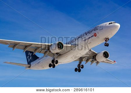 Moscow, Russia - March 14, 2019: Aircraft Airbus A330-200 Tc-lnb Of Turkish Airlines Going To Landin