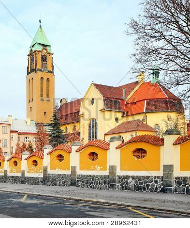 Neogothic 教堂圣母玛利亚和比尔森修道院 (男修道院的圣多米尼克)。捷克共和国