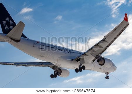 Moscow, Russia - March 14, 2019: Aircraft Airbus A330-200 Tc-lnb Of Turkish Airlines Going To Landin