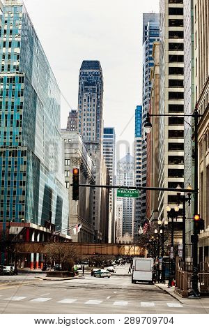 Wacker Drive In Downtown Chicago. Usa Illinois