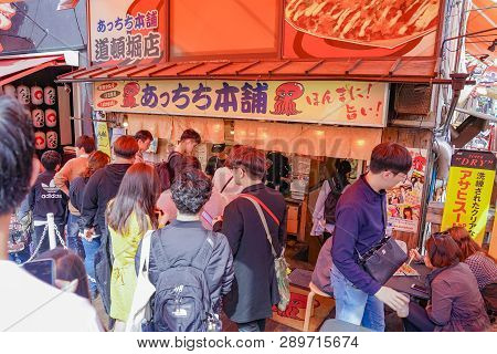 Osaka, Japan - 4 Mar 2018 - Tourists And Local People In The Line, Waited To Buy Famous Takoyaki, Ja