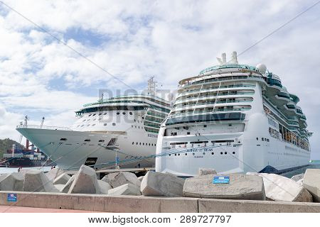 Phillipsburg, St. Maarten - November 16, 2018: Royal Caribbean Jewel Of The Seas And Serenade Of The