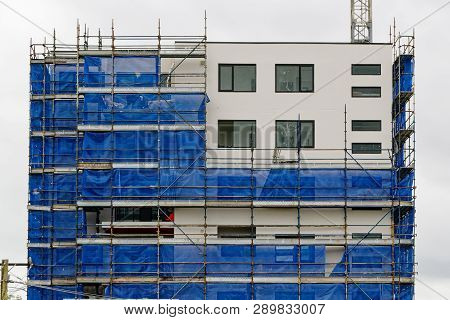 Gosford, New South Wales, Australia - February 21, 2019: Removing Scaffolding And Safety Netting Pro