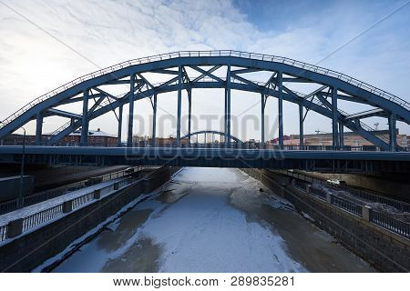 American Bridge, Built In The 1840S. Bridges Are Built Entirely Of Metal Structures. On The Construc