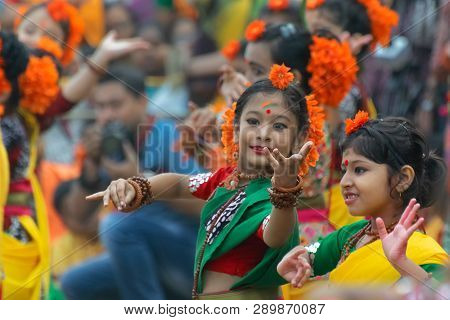 Kolkata , India - March 1, 2018 : Beautiful Young Bengali Girl With Spring Festive Make Up With Pala