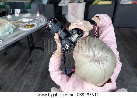 Russia Kemerovo 2019-03-10 Girl Photographer Taking Pictures On Professional Camera Canon 5d Mark Iv