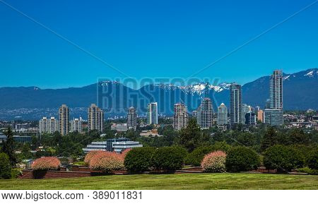 New Residential Area Of  High-rise Buildings In The City Of Burnaby, Construction Site In The Center