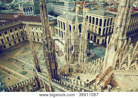 Architettura di Milano, Italia. Vista dal Duomo di Milano a Palazzo reale di Milano - Palazzo Realle.