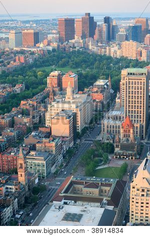 Boston city-keskustan Ilmakuva kaupunkien historiallisten rakennusten auringonlaskun aikaan.