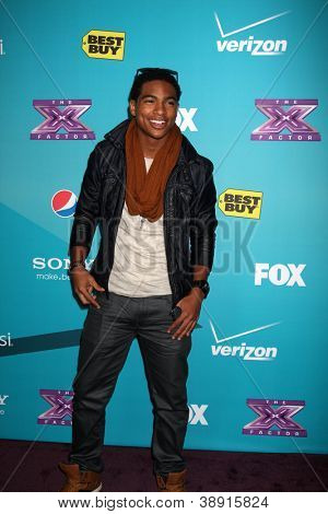 LOS ANGELES - 5 NOV: Arin Ray arriva a X-Factor stagione partito due finalista a SLS Hotel at Bev