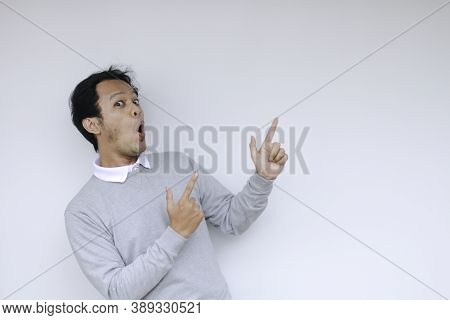 Young Asian Man Waer White Shirt Is Surprised And Shouting Wow With Pointing Right With His Finger I