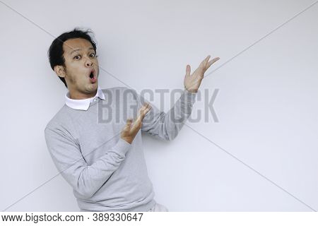 Young Asian Man Waer White Shirt Is Surprised And Shouting Wow With Pointing Right With His Finger I