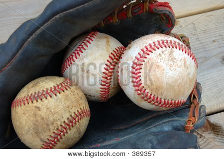 Baseballs ve eldiven