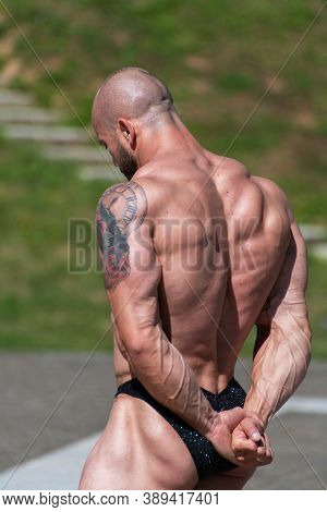Powerful Muscular Bodybuilder In Panties Posing At The Park.  Quadriceps Contraction