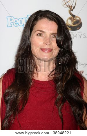 LOS ANGELES - SEP 21: Julia Ormond ankommer i Primetime Emmy kunstnere kandidat receptionen på S