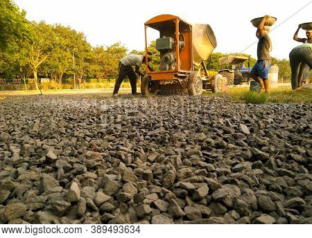 Utter Pardesh , India - Construction Worker Doing Work , A Picture Of Construction Worker Doing Work