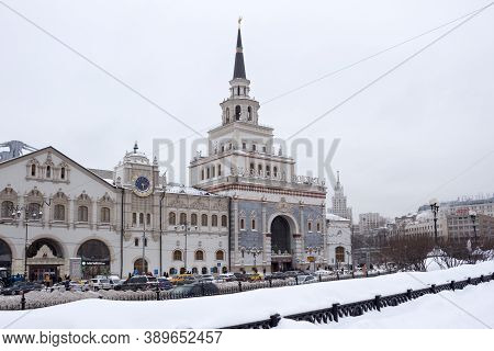 Russia, Moscow, January 28, 2019: Komsomolskaya Square.  Winter And Heavy Snowfall In Moscow.kazansk