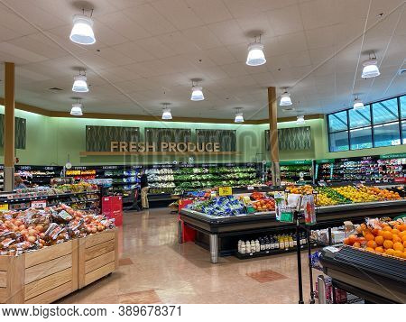 Orlando,fl/usa -10/2/20:  The Fresh Produce Aisle Of A Schnucks Grocery Store With Colorful Fresh Fr