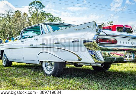 Waynesville, Ga - October 7, 2017: 1959 Pontiac Bonneville Vista At A Local Car Show.