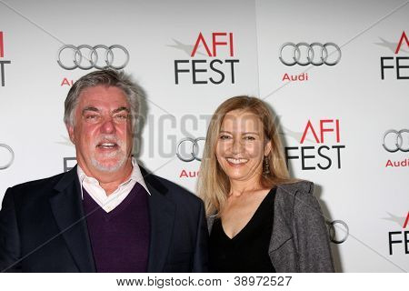 LOS ANGELES - 8 listopada: Bruce McGill przybywa na premierze 