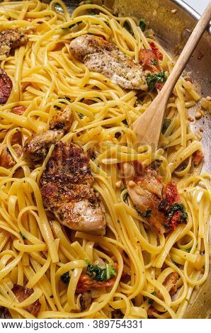 Cooking Italian Chicken Thighs Bacon Linguine In White Wine Garlic Sauce With Mushrooms And Sundried