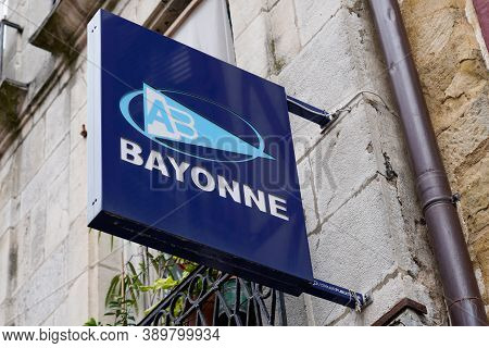 Bayonne , Aquitaine / France - 10 10 2020 : Aviron Bayonnais Logo And Text Sign Front Of Store Frenc