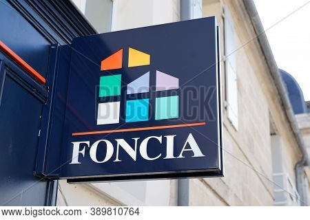 Bordeaux , Aquitaine / France - 10 10 2020 : Foncia Logo And Text Sign On Real Estate Agency Office 