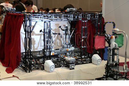 SUBANG JAYA - NOVEMBER 10: Robots acting a shadow play at the World Robot Olympaid on November 10, 2012 in Subang Jaya, Malaysia. This event attracts visitors and students from all over the world.
