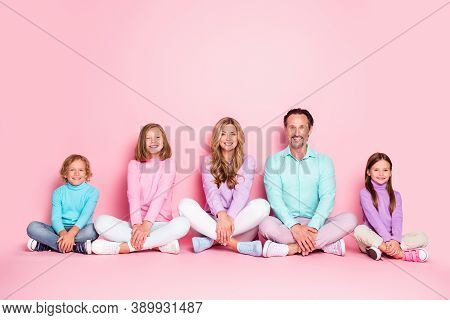 Full Length Photo Of Positive Cheerful Big Family Mom Dad Three Children Siblings Offspring Sit Floo