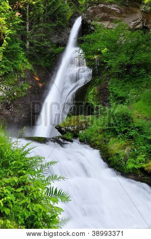 Wasserfall von Cavalese, Val di Fiemme, Italien
