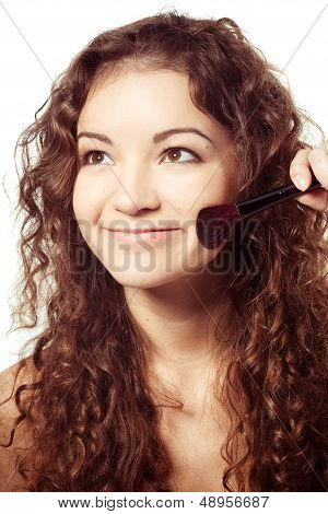 Frau macht make-up