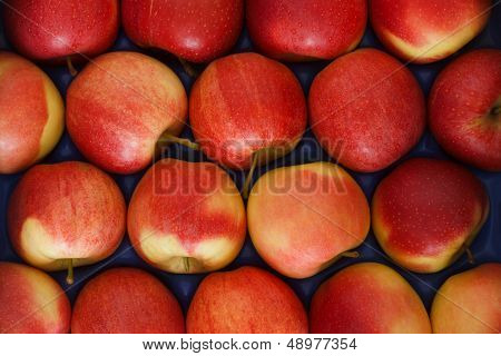 Lots of whole red apple from above