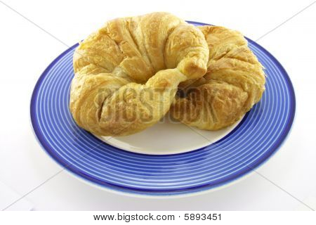 To croissanter på en plade
