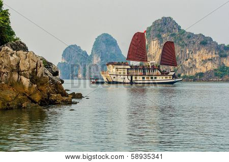 Halong bay (QuangNinh, Vietnam)