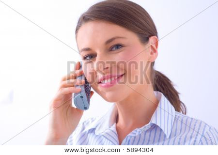 Frau an einem Telefon