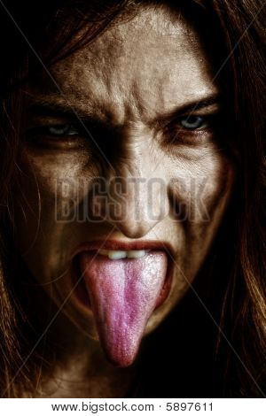 ชั่วร้ายน่ากลัวอนาจารหญิง ด้วยลิ้นออก